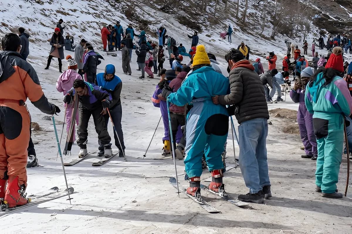 Skiing in Manali