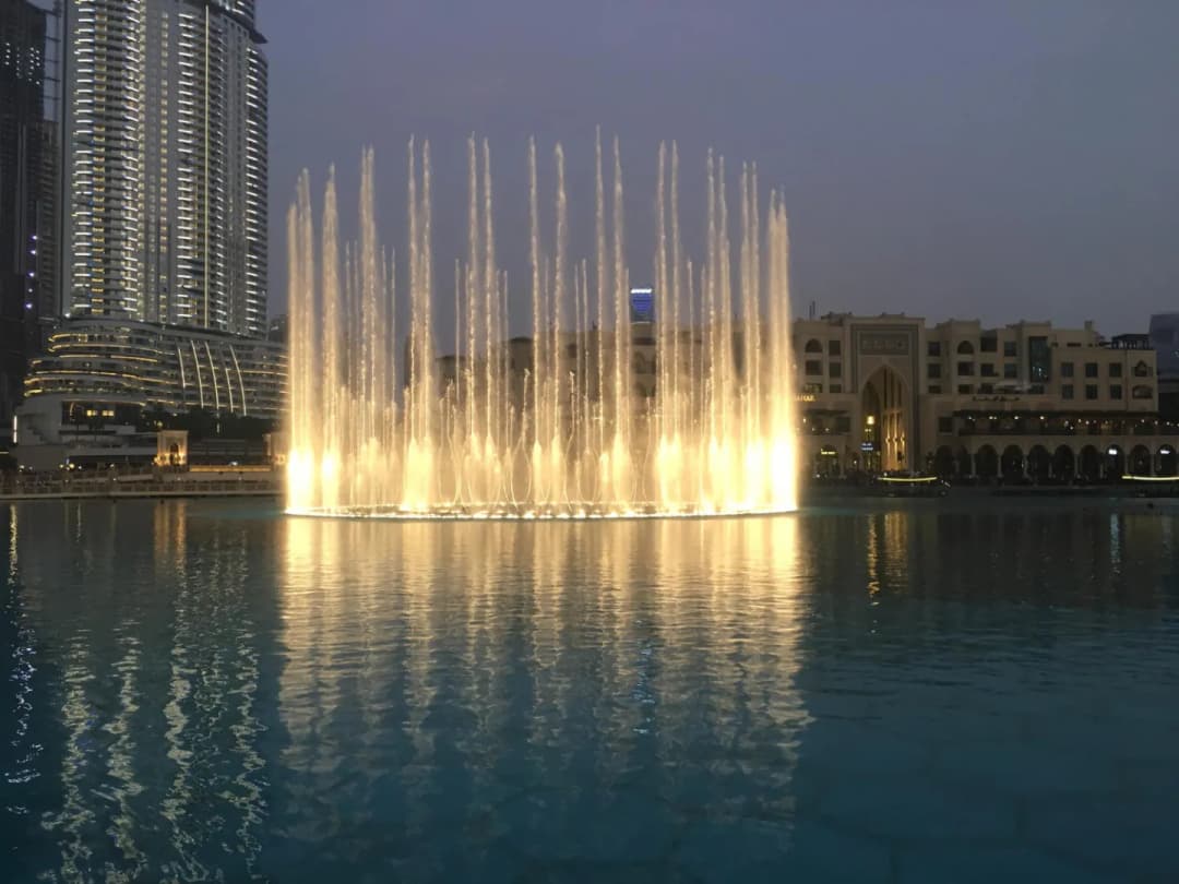 Dubai Fountain Lake Ride